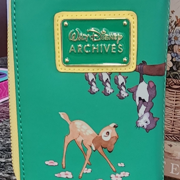 Walt Disney's Bambi Green Wallet - Picture 2 of 3